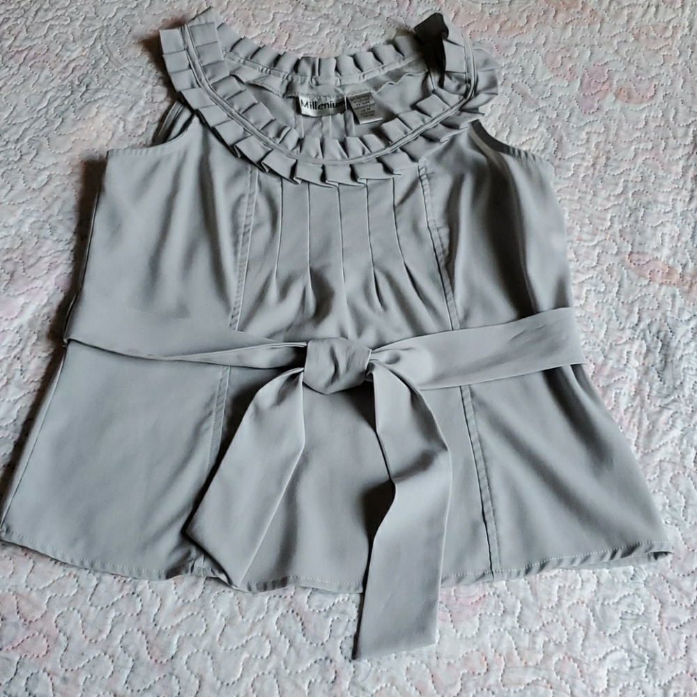 Millenium Sleeveless Gray Top Sz M